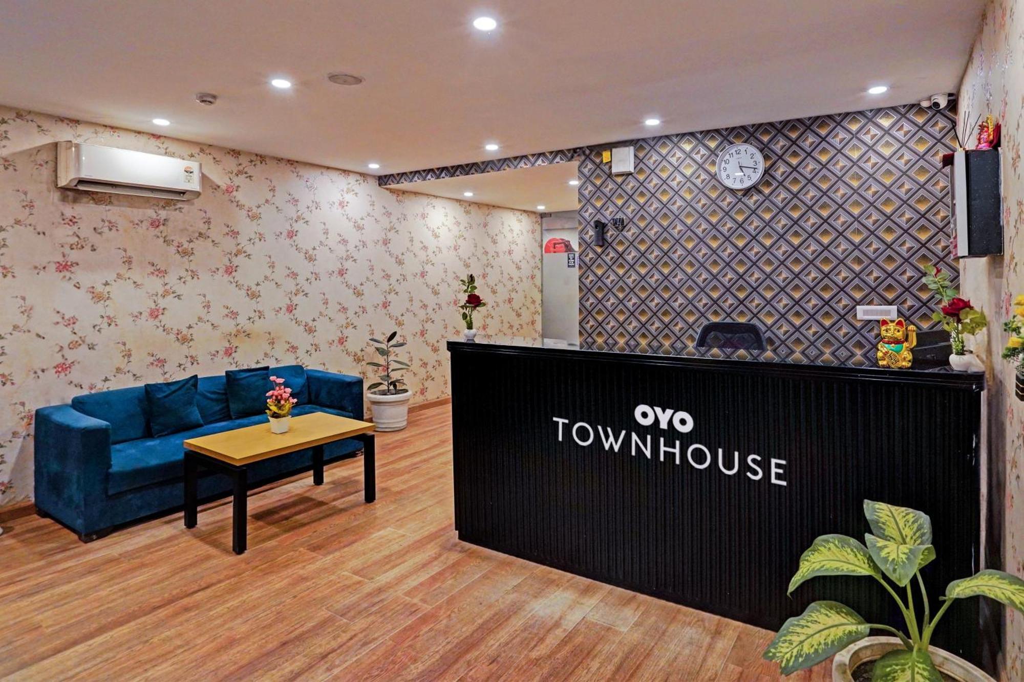 Townhouse Pantao Stays คูร์เคาน์ ภายนอก รูปภาพ